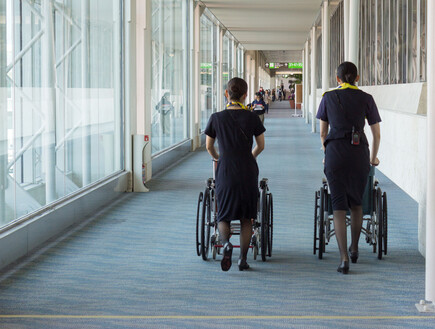 כיסא גלגלים בשדה התעופה (צילום: Elisabeth Wegner, shutterstock)