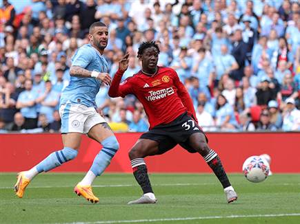 ומאינו הכפיל מקרוב (Alex Pantling/Getty Images)