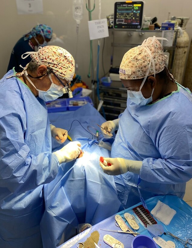במהלך הניתוח (צילום: רמב"ם)