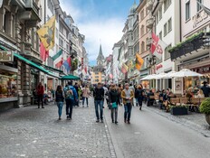 ציריך אנשים תיירים שווייץ (צילום: Travelpixs, shutterstock)