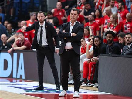 יונתן אלון, יוצא מרוצה גם הערב (לירון מולדובן)