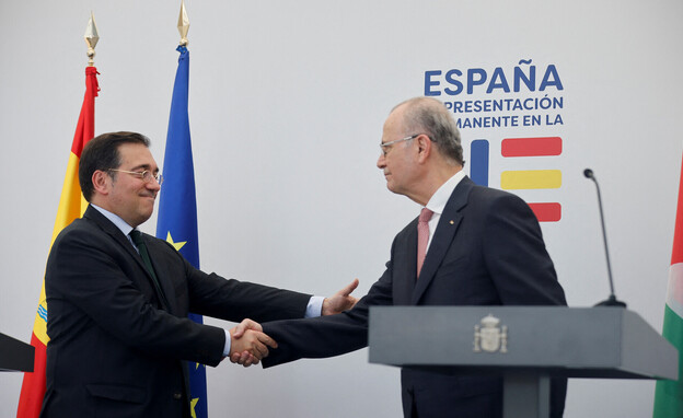 שר החוץ של ספרד עם ראש הממשלה הפלסטינית בבריסל (צילום: רויטרס)