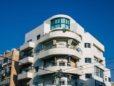 נוכלות יוצאת דופן: השתלטו על בניין - ומכרו אותו פעמיים