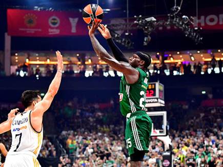 קנדריק נאן בהופעה מלכותית (getty)