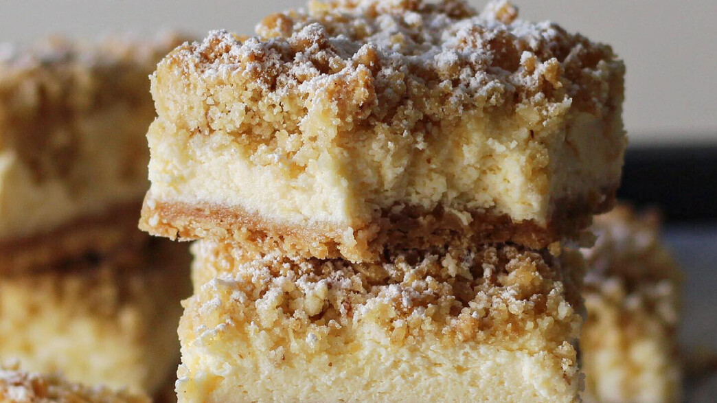 חיתוכיות עוגת גבינה ופירורים