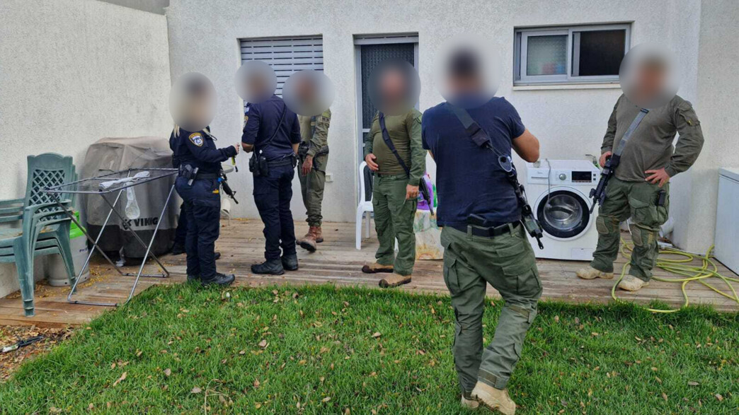 כוחות משטרה וביטחון בבית עם הקליע ביד חנה