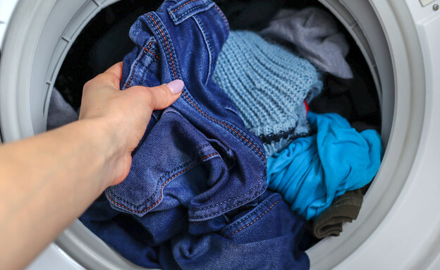 ג'ינס במייבש כביסה, ג'ינס במכונה (צילום: Emmily, SHUTTERSTOCK)