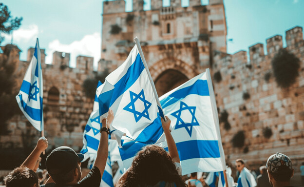 חוגגים את יום ירושלים (AI: mako)