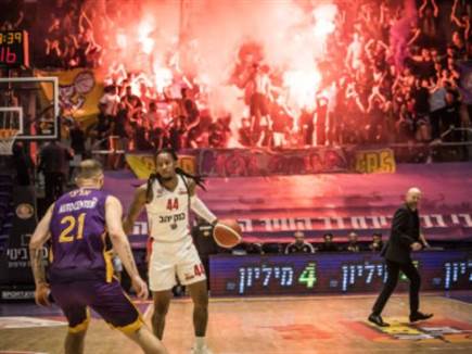 המשחק הופסק למספר דקות (עודד קרני)