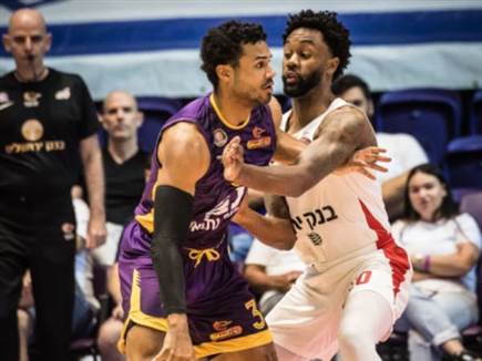 ג'סטיו סמית' היה נהדר בסגול (עודד קרני)