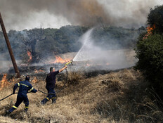 שריפה יוון כיבוי אש (צילום: SAKIS MITROLIDIS , getty images)