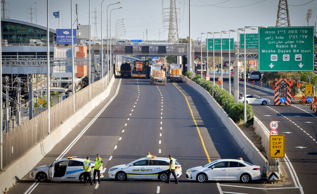 חסימת נתיבי איילון בת"א על ידי המשטרה (צילום: אבשלום ששוני, פלאש 90)