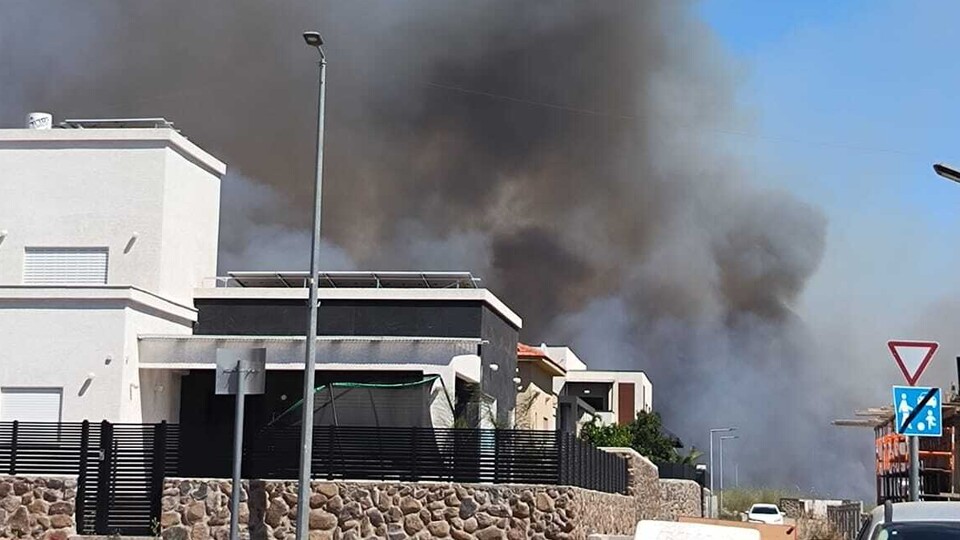 שרפה בקצרין אחרי מטח לעיר (צילום: שימוש לפי סעיף 27א