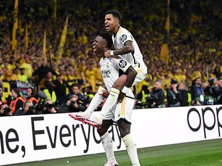 ו-ויניסיוס שחגג את השני (getty)