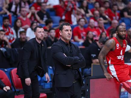 אבל יונתן אלון סימן וי נוסף העונה (צילום: לירון מולדובן)