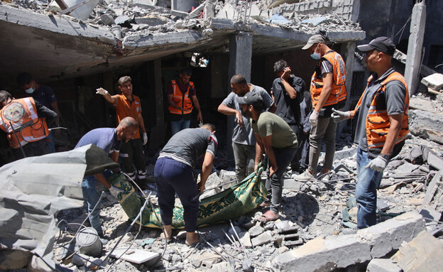 האזור לאחר תקיפה (צילום: OMAR AL-QATTAA/AFP via Getty Images)