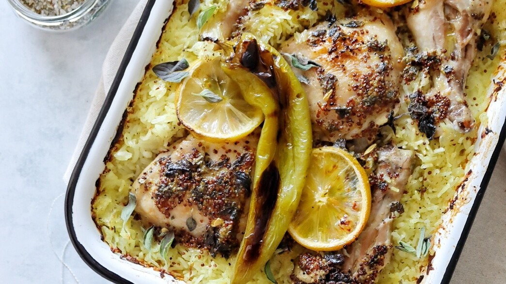 ארוחה יוונית - עוף עם אורז בתנור (צילום: רון יוחננוב, mako אוכל)