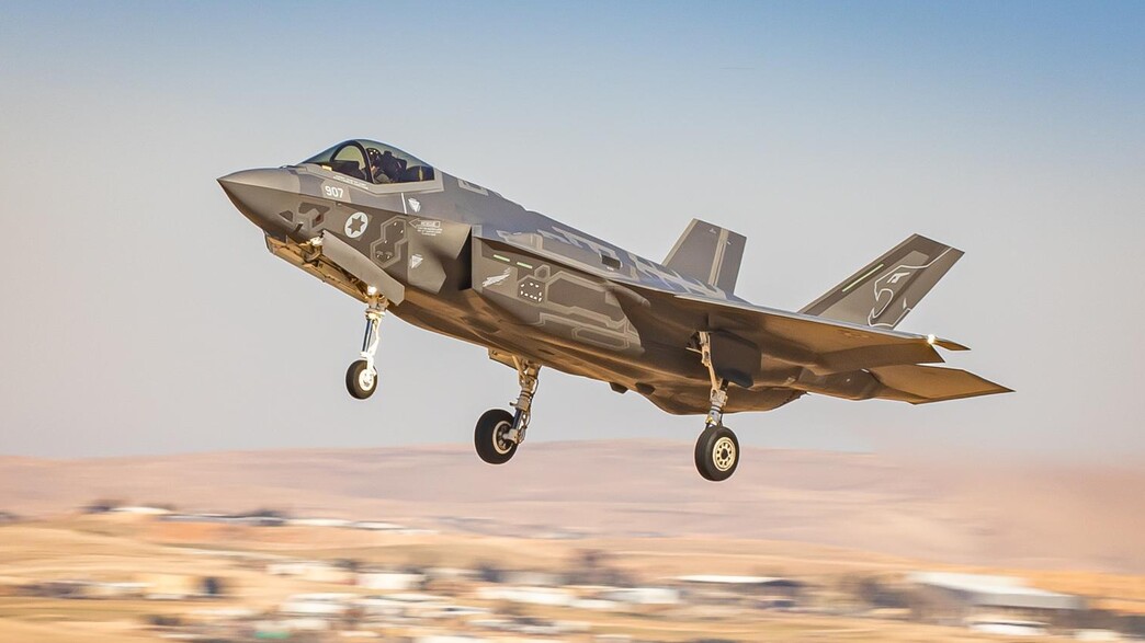 מטוס ה"אדיר" מטוס ה"אדיר"