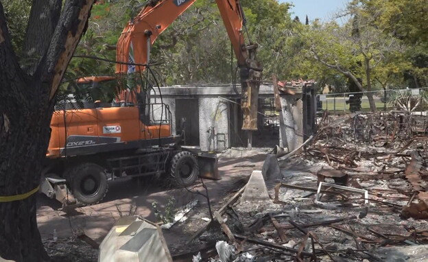 הרס מבנים בבארי לטובת שיקום (צילום: חדשות 12)