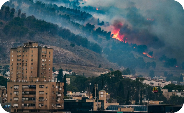 שרפות בעקבות שיגורי חיזבאללה סמוך לקריית שמונה (צילום: אייל מרגולין, פלאש 90)