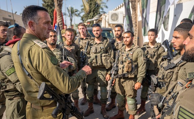 הרמטכ"ל הרצי הלוי עם לוחמי גדוד "נצח יהודה" הרמטכ"ל הרצי הלוי עם לוחמי גדוד "נצח יהודה"
