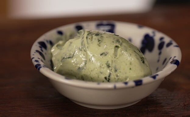 "מתי אוכלים?" - חמאת בזיליקום