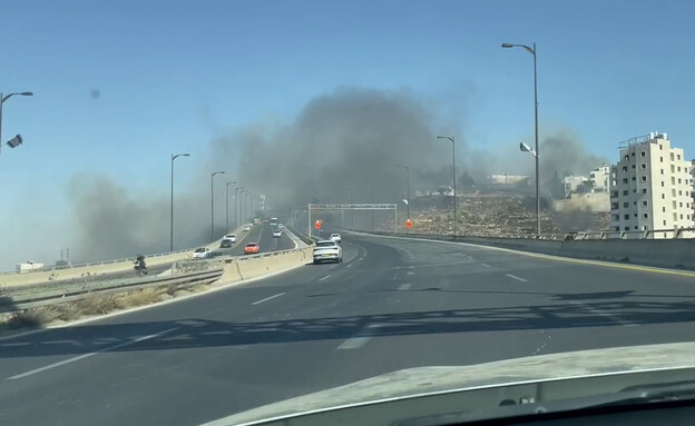 שריפה בסמוך לגשר בפסגת זאב (צילום: רונן בראני)