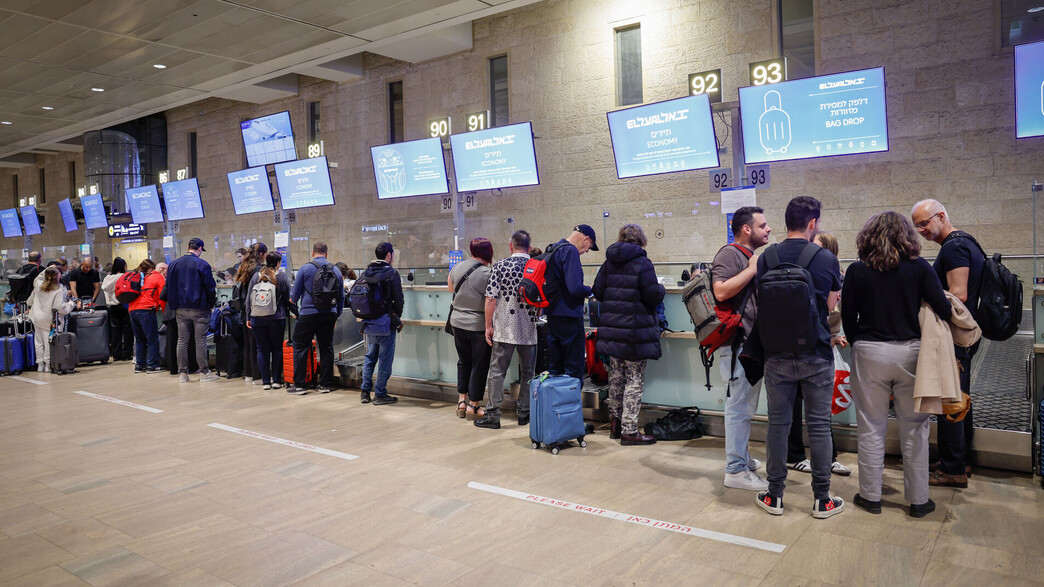 ישראל בדרך לטיסה בנתב"ג ישראל בדרך לטיסה בנתב"ג
