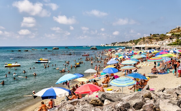 קיץ חוף איטליה תיירים (צילום: Todamo, shutterstock)