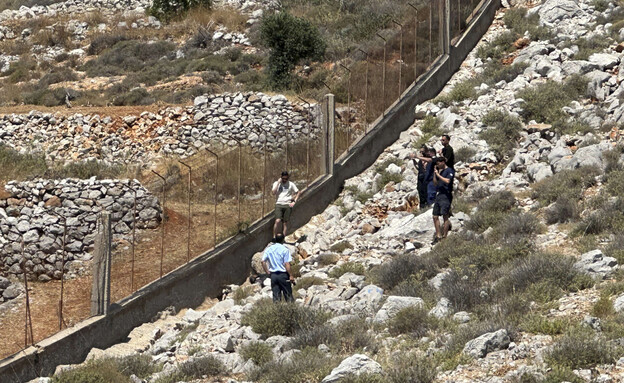 חיפושים ביוון אחר ד"ר מייקל מוזלי (צילום: AP)