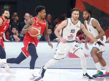 אקסבייר מנפורד להט (אלן שיבר)