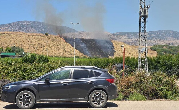 שרפת קוצים ליד היישוב חד נס שבמרכז הגולן (צילום: דוברות המועצה האזורית הגליל העליון)