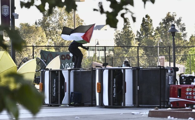 הפגנה פרו-פלסטינית באוניברסיטת קליפורניה (צילום: AP)