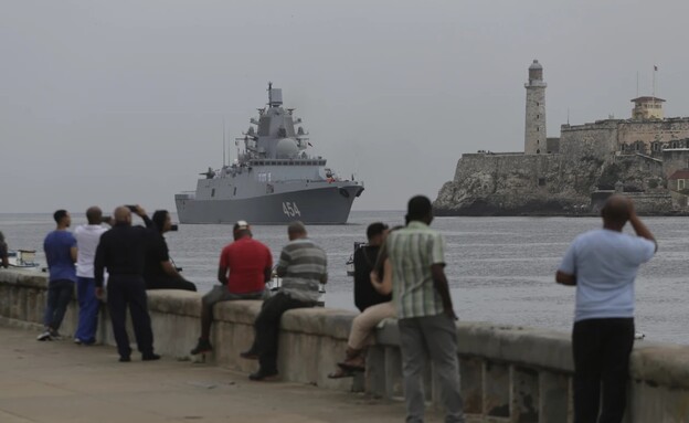 ספינות מלחמה רוסיות בקובה (צילום: AP)