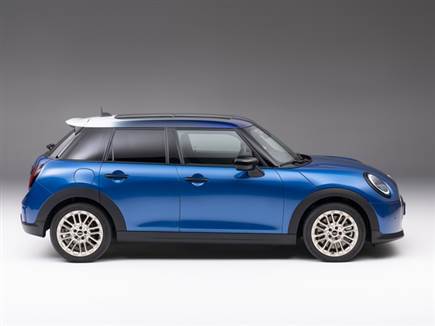 ארוכה ב-17.2 ס"מ מהמיני 3 דלתות