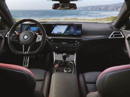 דשבורד חדש עם צמד המסכים הקעורים