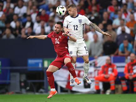 הסרבים מנעו מהאנגלים את המשחק השוטף שלהם (getty)