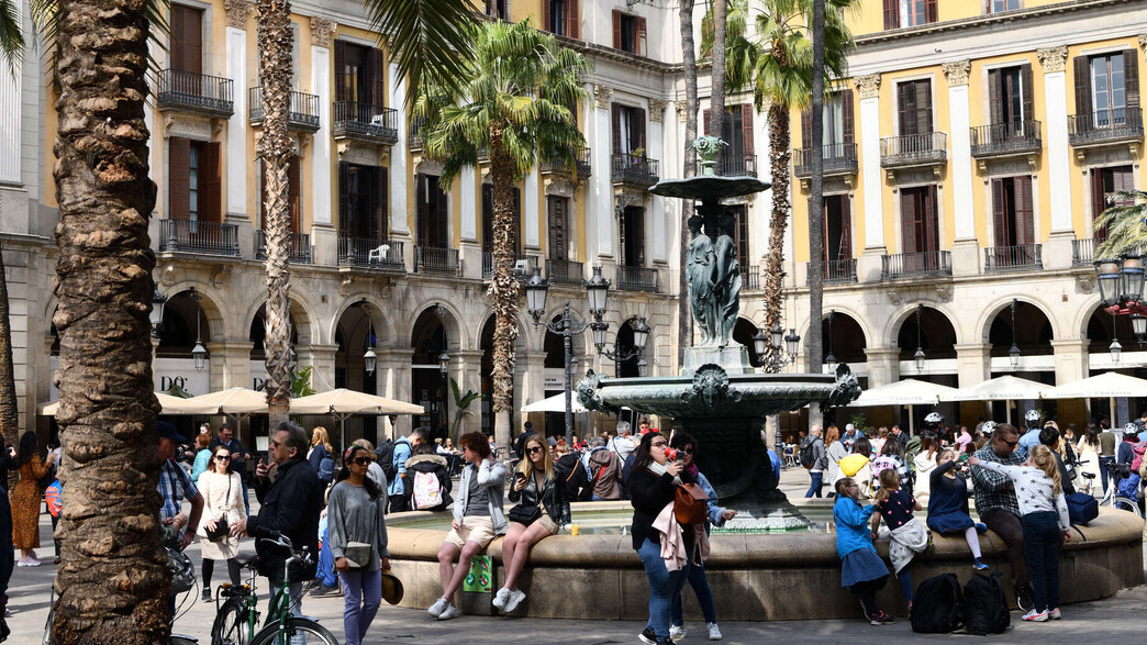 ברצלונה ספרד תיירים  (צילום: Frédéric Soltan, getty images)
