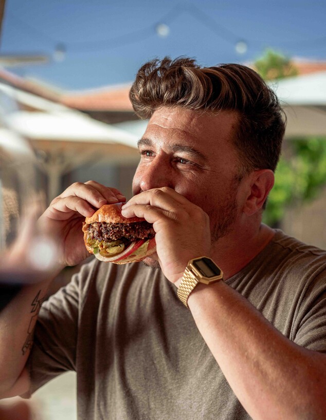 יקבי רמת הגולן בתל אביב - המבורגר כביש 90