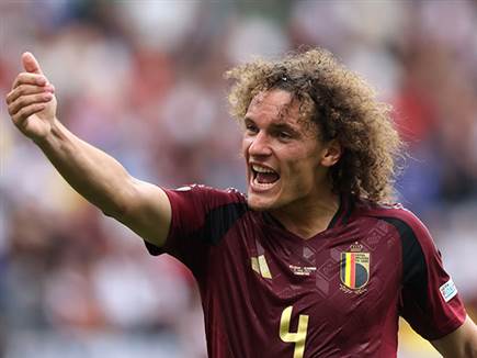 ווט פאס. הסתכל אחורה וראה את קסטלס, ולא קורטואה, בשער (Getty)