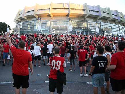 תחת האווירה הסוערת והאלימה (צילום: אלן שיבר)