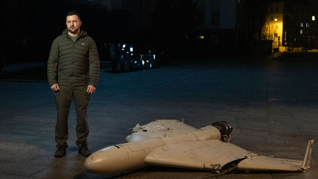 נשיא אוקראינה זלנסקי לצד כטב״ם