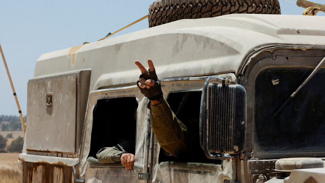 כוחות צה"ל סמוך לגבול עם רצועת עזה (צילום: רויטרס)