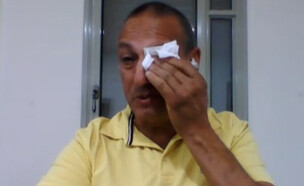 ראש מועצת מטולה פורץ בבכי בשידור חי (צילום: מתוך "חדשות הבוקר" , קשת 12)