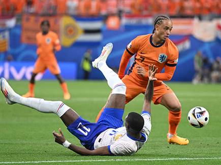 צרפת והולנד סיפקו משחק לא רע לפרקים (GETTY)