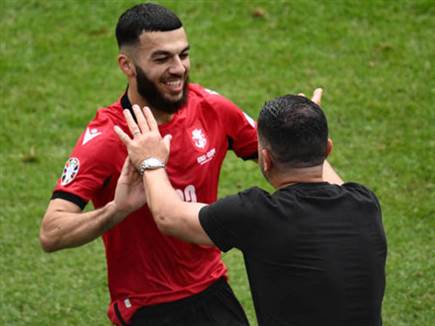 מיקוטדזה הבקיע בפנדל על סף ההפסקה (GETTY)