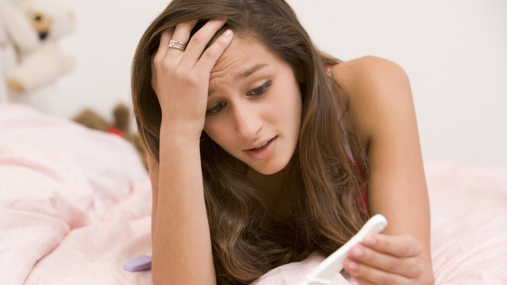 בדיקת הריון חיובית (אילוסטרציה: Shutterstock, מעריב לנוער)