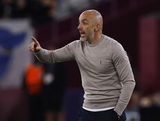 אחרי התקרית הלילית: מאמן מכבי ת"א שוקל להתפטר