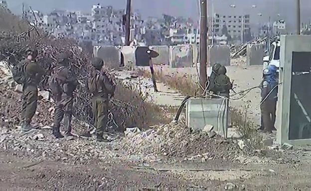 פצצת מרגמה מתפוצצת ליד חיילים בציר נצרים