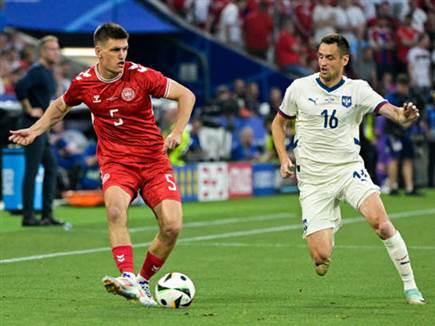 שתי הנבחרות התקשו להגיע למצבים (GETTY)